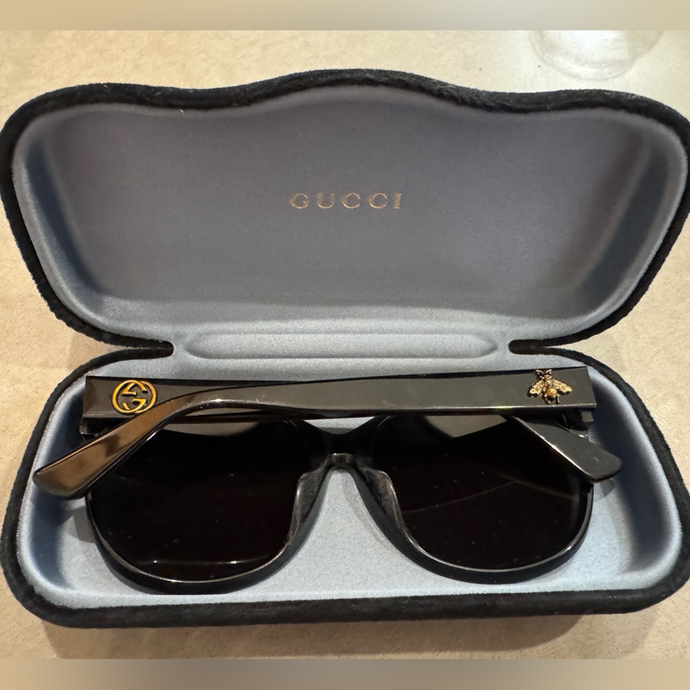 Gucci Black Sunglasses with Gold Accent (NWOT)